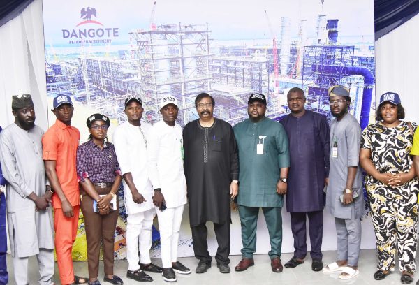 Nigerian students have passed a vote of confidence in the Dangote Refinery.